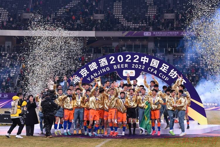 开云体育：燕京啤酒2022中国足协杯“种子计划”走进张家港 前国脚周云再回母校